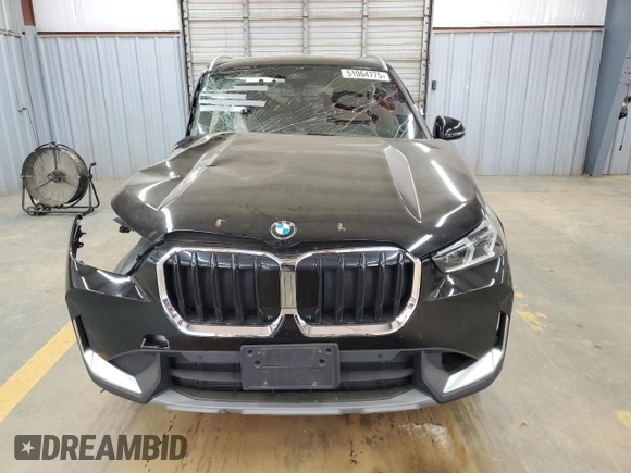 2023 BMW X1 xDrive28i с VIN WBX73EF07P5W50437, выставлен на аукционе Copart как лот 51064775 с пробегом Не указан миль и Списание • Salvage title. История ставок и продаж доступна на DreamBid. Изображение 5.