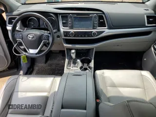 2017 Toyota Highlander XLE with VIN 5TDJZRFH5HS378559, listed as a Copart auction lot 60284395 with 121,915 mi miles and Clean title. Bid and sale history available at DreamBid. Image 8.
