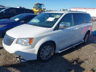 2015 Chrysler Town & Country Touring L z VIN 2C4RC1CG5FR728019, wystawiony jako IAAI lot #41848508 z przebiegiem 118 612 mil mil oraz . Historia ofert i sprzedaży dostępna na DreamBid. Obrazek 18.