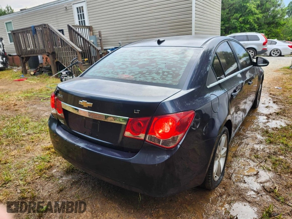 2014 Chevrolet Cruze 2LT z VIN 1G1PE5SB4E7385369, wystawiony jako Copart lot #61275315 z przebiegiem 147 444 mil mil oraz Czysty tytuł • Clean title. Historia ofert i sprzedaży dostępna na DreamBid. Obrazek 4.