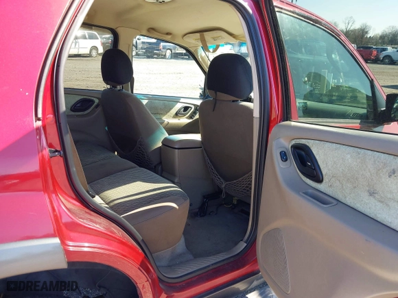 2004 Ford Escape XLT with VIN 1FMCU931X4KB19738, listed as a IAAI auction lot 41925561 with 220,674 mi miles. Bid and sale history available at carsss.com. Image 8.
