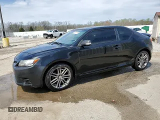 2012 Scion tC z VIN JTKJF5C76C3034769, wystawiony jako Copart lot #52517495 z przebiegiem 205 501 mil mil oraz Nie do naprawy. Historia ofert i sprzedaży dostępna na DreamBid. Obrazek 1.