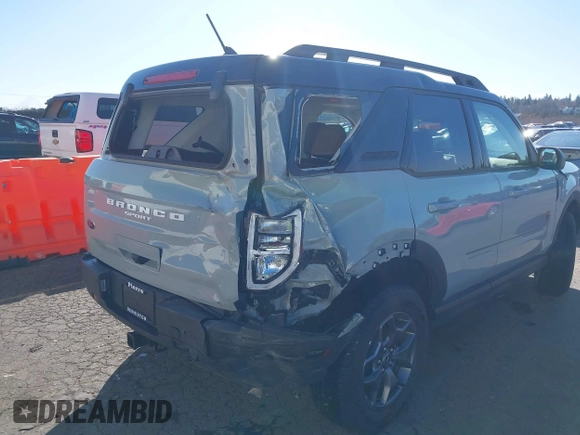 2024 Ford Bronco Sport Badlands z VIN 3FMCR9D9XRRE94327, wystawiony jako IAAI lot #41681554 z przebiegiem 8 050 mil mil oraz . Historia ofert i sprzedaży dostępna na DreamBid. Obrazek 17.