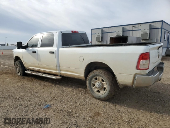 2023 Ram 2500 Tradesman z VIN 3C6UR5HJ6PG500730, wystawiony jako Copart lot #57287255 z przebiegiem 124 467 mil mil oraz Szkoda całkowita • Salvage title. Historia ofert i sprzedaży dostępna na DreamBid. Obrazek 2.