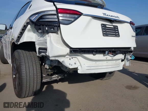 2023 Maserati Levante z VIN ZN661YUM6PX411566, wystawiony jako IAAI lot #41219590 z przebiegiem 24 613 mil mil oraz . Historia ofert i sprzedaży dostępna na DreamBid. Obrazek 6.