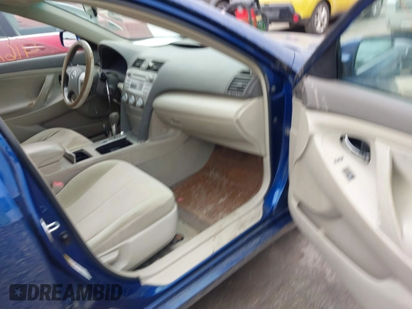 2011 Toyota Camry LE z VIN 4T4BF3EK7BR140000, wystawiony jako IAAI lot #41677891 z przebiegiem 171 718 mil mil oraz . Historia ofert i sprzedaży dostępna na DreamBid. Obrazek 5.