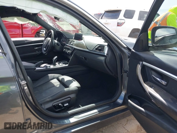 2018 BMW 3 Series 330i z VIN WBA8B9C54JEE81206, wystawiony jako IAAI lot #42251897 z przebiegiem Nie podano mil oraz . Historia ofert i sprzedaży dostępna na DreamBid. Obrazek 5.