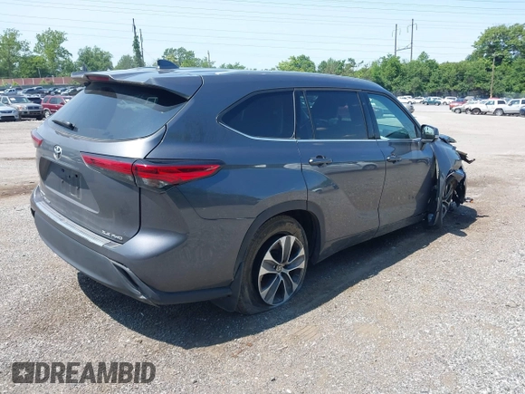 2022 Toyota Highlander XLE with VIN 5TDGZRBH6NS573548, listed as a IAAI auction lot 42398936 with 60,415 mi miles and . Bid and sale history available at DreamBid. Image 4.