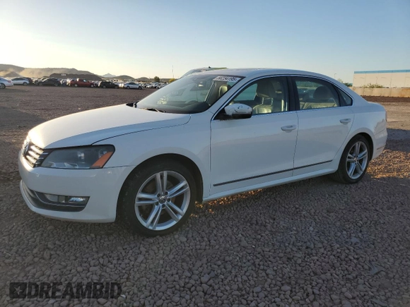 2014 Volkswagen Passat SEL Premium z VIN 1VWCN7A32EC081358, wystawiony jako Copart lot #56234195 z przebiegiem 147 383 mil mil oraz Tytuł czysty. Historia ofert i sprzedaży dostępna na DreamBid. Obrazek 1.