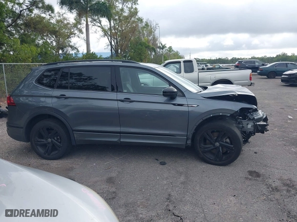 2023 Volkswagen Tiguan SE R-Line Black with VIN 3VVCB7AX1PM099075, listed as a IAAI auction lot 41600520 with 33,316 mi miles. Bid and sale history available at carsss.com. Image 13.
