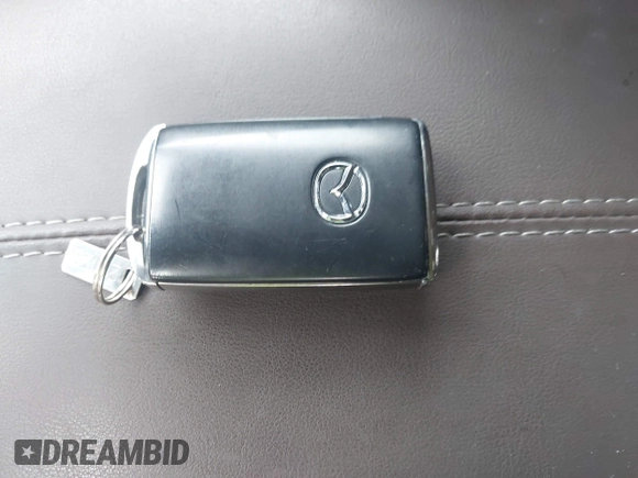 2024 Mazda CX-30 Premium z VIN 3MVDMBDY7RM613744, wystawiony jako IAAI lot #42127815 z przebiegiem 8 889 mil mil oraz . Historia ofert i sprzedaży dostępna na DreamBid. Obrazek 11.