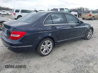 2012 Mercedes-Benz C 250 Sport z VIN WDDGF4HB4CA610062, wystawiony jako IAAI lot #41788952 z przebiegiem 78 183 mil mil oraz . Historia ofert i sprzedaży dostępna na DreamBid. Obrazek 4.