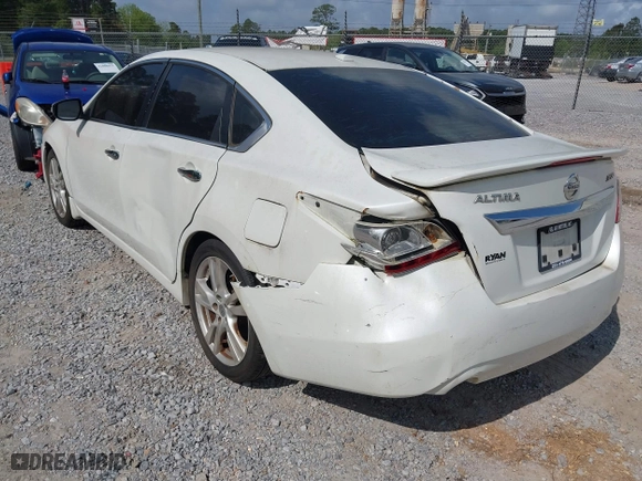 2013 Nissan Altima 3.5 SL with VIN 1N4BL3AP4DN531438, listed as a IAAI auction lot 42086320 with 196,654 mi miles. Bid and sale history available at carsss.com. Image 3.
