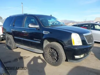 2009 Cadillac Escalade z VIN 1GYFK13289R242884, wystawiony jako IAAI lot #41320982 z przebiegiem 132 983 mil mil oraz . Historia ofert i sprzedaży dostępna na DreamBid. Obrazek 1.