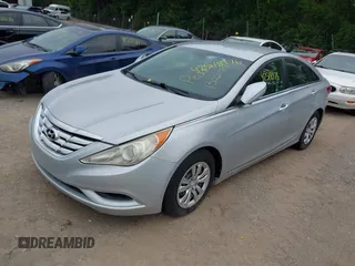 2013 Hyundai Sonata GLS z VIN 5NPEB4AC5DH571072, wystawiony jako IAAI lot #42518976 z przebiegiem 150 259 mil mil oraz . Historia ofert i sprzedaży dostępna na DreamBid. Obrazek 2.