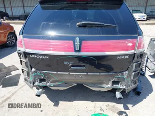 2008 Lincoln MKX z VIN 2LMDU68C08BJ33214, wystawiony jako IAAI lot #41864680 z przebiegiem 118 779 mil mil oraz . Historia ofert i sprzedaży dostępna na DreamBid. Obrazek 13.