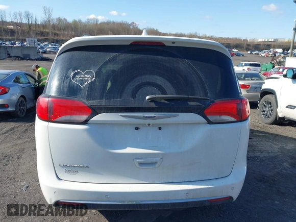 2020 Chrysler Pacifica Touring L z VIN 2C4RC1BG7LR139258, wystawiony jako IAAI lot #42037040 z przebiegiem 155 241 mil mil oraz . Historia ofert i sprzedaży dostępna na DreamBid. Obrazek 16.