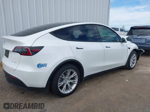 2021 Tesla Model Y Long Range with VIN 5YJYGDEE1MF152256, listed as a IAAI auction lot 42004769 with 35,176 mi miles. Bid and sale history available at carsss.com. Image 4.
