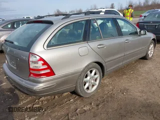 2003 Mercedes-Benz C 240 z VIN WDBRH81J93F394006, wystawiony jako IAAI lot #42061601 z przebiegiem 143 431 mil mil oraz . Historia ofert i sprzedaży dostępna na DreamBid. Obrazek 4.
