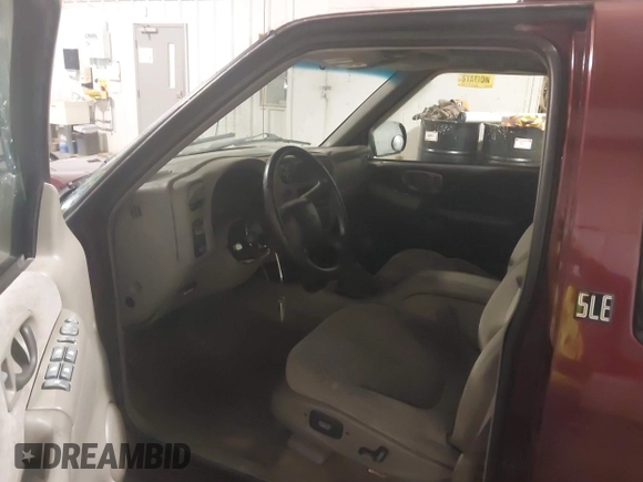 2001 GMC Jimmy SLE with VIN 1GKDT13W712195040, listed as a IAAI auction lot 41710729 with 189,584 mi miles. Bid and sale history available at carsss.com. Image 5.