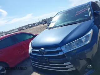 2017 Toyota Highlander XLE with VIN 5TDKZRFH2HS526283, listed as a IAAI auction lot 41669159 with 122,112 mi miles and . Bid and sale history available at DreamBid. Image 12.