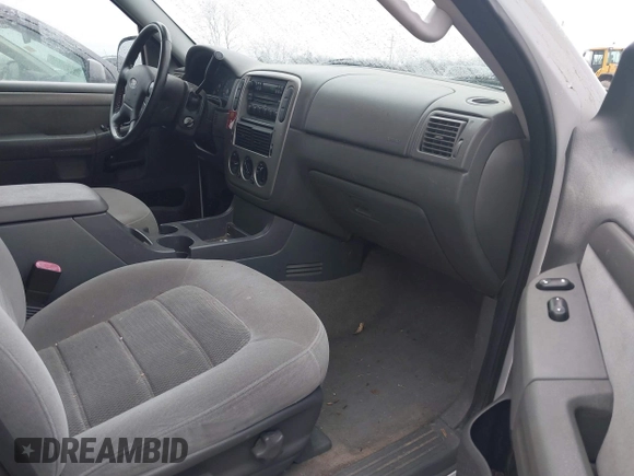 2004 Ford Explorer XLT z VIN 1FMZU73WX4ZA62443, wystawiony jako IAAI lot #41436558 z przebiegiem 154 950 mil mil oraz . Historia ofert i sprzedaży dostępna na DreamBid. Obrazek 5.