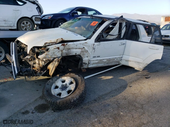 2005 Toyota 4Runner SR5 with VIN JTEBU14R258031248, listed as a Copart auction lot 84204404 with 0 mi miles and Salvage Title. Bid and sale history available at carsss.com. Image 1.