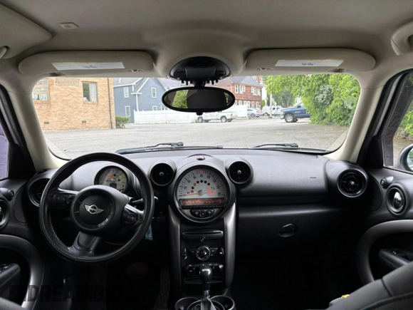 2014 MINI Countryman z VIN WMWZB3C52EWR42367, wystawiony jako Copart lot #58047615 z przebiegiem 137 221 mil mil oraz Czysty tytuł • Clean title. Historia ofert i sprzedaży dostępna na DreamBid. Obrazek 9.