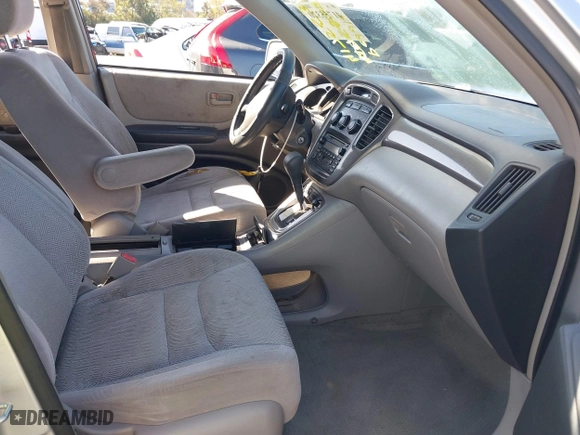 2002 Toyota Highlander with VIN JTEGF21A120061372, listed as a IAAI auction lot 41755320 with 206,256 mi miles. Bid and sale history available at carsss.com. Image 5.