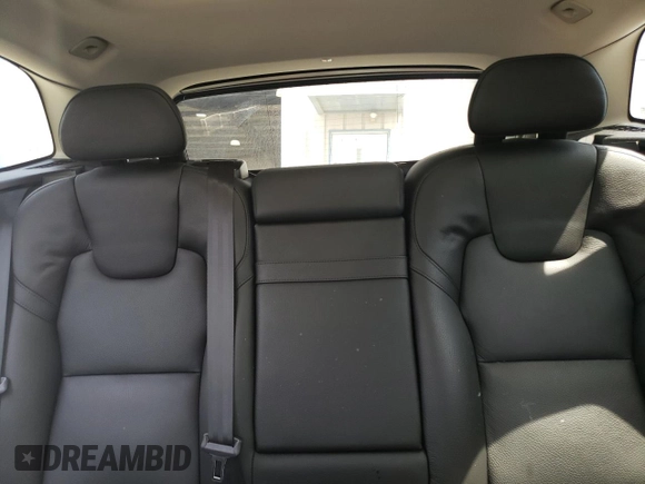 2018 Volvo XC60 Momentum with VIN LYVA22RKXJB074139, listed as a Copart auction lot 49112525 with 70,040 mi miles and Salvage title. Bid and sale history available at DreamBid. Image 10.