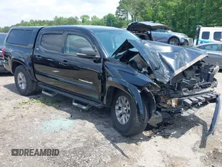 2017 Toyota Tacoma SR5 z VIN 5TFAZ5CN1HX051508, wystawiony jako IAAI lot #42263736 z przebiegiem 83 237 mil mil oraz . Historia ofert i sprzedaży dostępna na DreamBid. Obrazek 1.