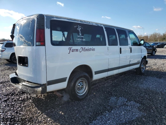 2000 Chevrolet Express Van with VIN 1GAHG39R8Y1258153, listed as a Copart auction lot 82823374 with 172,336 mi miles and Salvage Title. Bid and sale history available at carsss.com. Image 3.