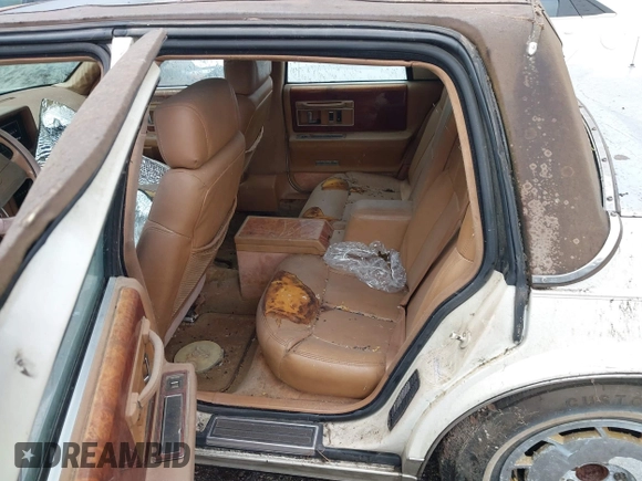 1990 Cadillac Seville z VIN 1G6KY533XLU803161, wystawiony jako IAAI lot #42164352 z przebiegiem Nie podano mil oraz . Historia ofert i sprzedaży dostępna na DreamBid. Obrazek 8.