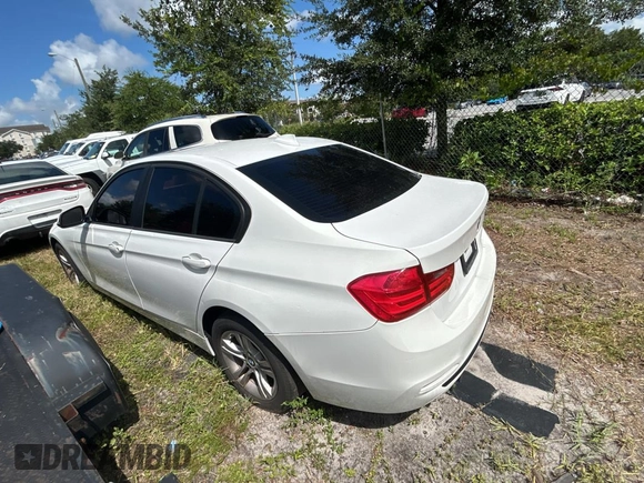 2013 BMW 3 Series 328i с VIN WBA3C1G52DNR44674, выставлен на аукционе Copart как лот 65596255 с пробегом Не указан миль и Чистый • Clean title. История ставок и продаж доступна на DreamBid. Изображение 3.