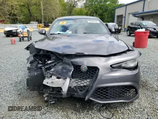 2018 Alfa Romeo Giulia Ti Sport z VIN ZARFAECN3J7576014, wystawiony jako Copart lot #52408195 z przebiegiem Nie podano mil oraz Szkody całkowita. Historia ofert i sprzedaży dostępna na DreamBid. Obrazek 5.