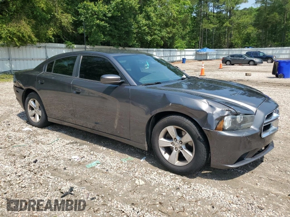 2013 Dodge Charger SE z VIN 2C3CDXBG4DH664652, wystawiony jako Copart lot #57317865 z przebiegiem 160 497 mil mil oraz Tytuł czysty. Historia ofert i sprzedaży dostępna na DreamBid. Obrazek 4.