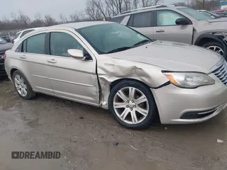 2013 Chrysler 200 Touring with VIN 1C3CCBBB3DN639114, listed as a IAAI auction lot 41891932 with 196,693 mi miles. Bid and sale history available at carsss.com. Image 13.