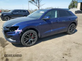 2023 Audi Q8 Premium Plus z VIN WA1EVBF1XPD017663, wystawiony jako Copart lot #54017405 z przebiegiem 22 800 mil mil oraz Czysty tytuł • Clean title. Historia ofert i sprzedaży dostępna na DreamBid. Obrazek 1.