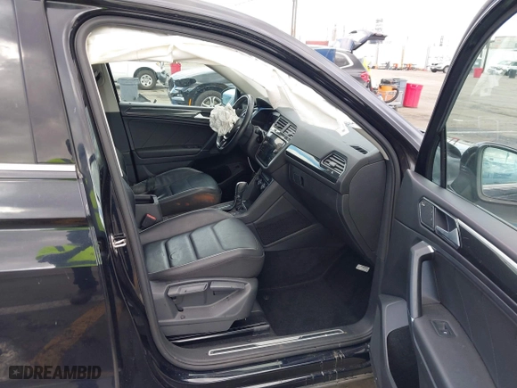 2018 Volkswagen Tiguan Wolfsburg Edition with VIN 3VV5B7AX7JM154967, listed as a IAAI auction lot 41433312 with 61,679 mi miles. Bid and sale history available at carsss.com. Image 5.