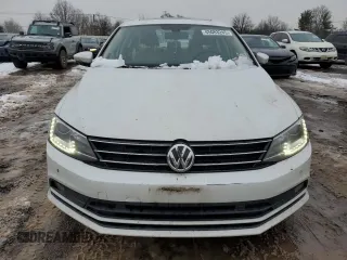 2015 Volkswagen Jetta Sedan Hybrid SEL Premium with VIN 3VW637AJ2FM305746, listed as a Copart auction lot 45083245 with 181,418 mi miles and Clean Title. Bid and sale history available at carsss.com. Image 5.