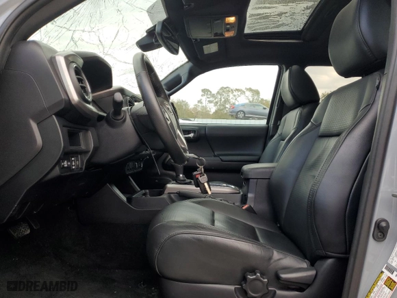 2019 Toyota Tacoma Limited with VIN 3TMEZ5CN7KM107451, listed as a Copart auction lot 82418074 with 121,984 mi miles and Salvage Title. Bid and sale history available at carsss.com. Image 7.