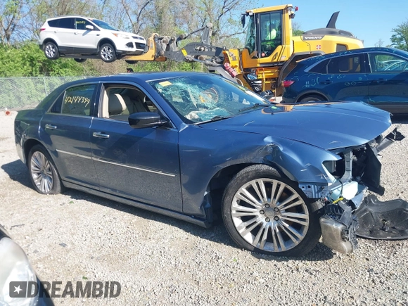 2011 Chrysler 300 C z VIN 2C3CA6CT1BH580137, wystawiony jako IAAI lot #42144399 z przebiegiem 133 082 mil mil oraz . Historia ofert i sprzedaży dostępna na DreamBid. Obrazek 14.