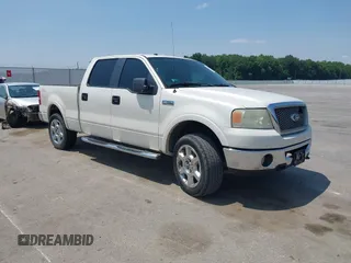 2007 Ford F-150 XLT z VIN 1FTPW14V17FA00105, wystawiony jako IAAI lot #42467716 z przebiegiem 223 073 mil mil oraz . Historia ofert i sprzedaży dostępna na DreamBid. Obrazek 1.
