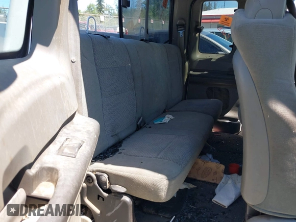 2004 Ford Super Duty F-250 XL with VIN 1FTNX21PX4EA25232, listed as a IAAI auction lot 39570173 with 246,165 mi miles. Bid and sale history available at carsss.com. Image 8.
