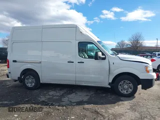 2021 Nissan NV Cargo SV z VIN 1N6BF0LY1MN806850, wystawiony jako IAAI lot #41500860 z przebiegiem 94 928 mil mil oraz . Historia ofert i sprzedaży dostępna na DreamBid. Obrazek 13.
