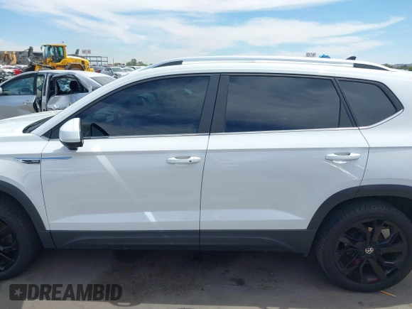 2022 Volkswagen Taos SE z VIN 3VVTX7B2XNM018298, wystawiony jako IAAI lot #42066332 z przebiegiem 36 025 mil mil oraz . Historia ofert i sprzedaży dostępna na DreamBid. Obrazek 15.