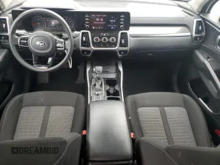 2021 Kia Sorento LX z VIN 5XYRG4LC3MG022168, wystawiony jako Copart lot #52895075 z przebiegiem 93 914 mil mil oraz Szkody całkowita. Historia ofert i sprzedaży dostępna na DreamBid. Obrazek 8.