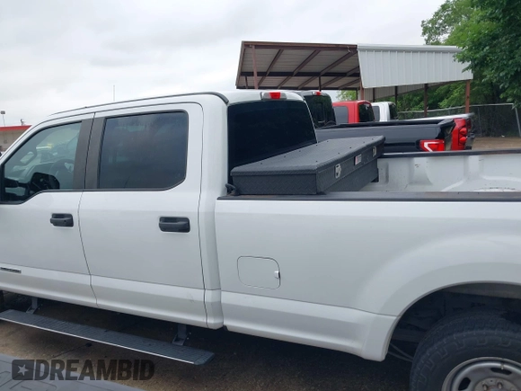 2017 Ford F-350 XL z VIN 1FT7W3AT4HED72446, wystawiony jako IAAI lot #42208485 z przebiegiem 186 778 mil mil oraz . Historia ofert i sprzedaży dostępna na DreamBid. Obrazek 14.