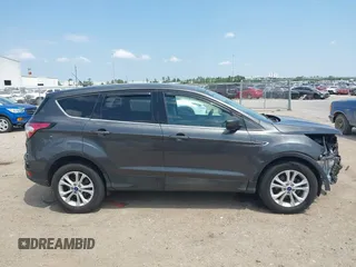 2017 Ford Escape SE z VIN 1FMCU0GD1HUE71410, wystawiony jako IAAI lot #42026516 z przebiegiem 173 804 mil mil oraz . Historia ofert i sprzedaży dostępna na DreamBid. Obrazek 14.