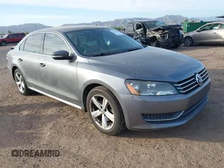 2013 Volkswagen Passat SE z VIN 1VWBP7A36DC149410, wystawiony jako IAAI lot #42059380 z przebiegiem 131 965 mil mil oraz . Historia ofert i sprzedaży dostępna na DreamBid. Obrazek 1.